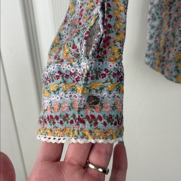 Anthropologie Floral Pleated Multicolor Button down Blouse Size small - Picture 5 of 9